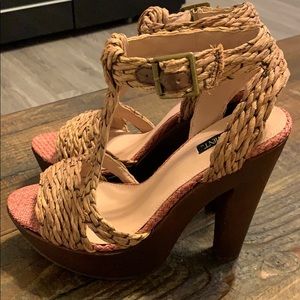 Beautiful platform chunk heels 8.5 *New*